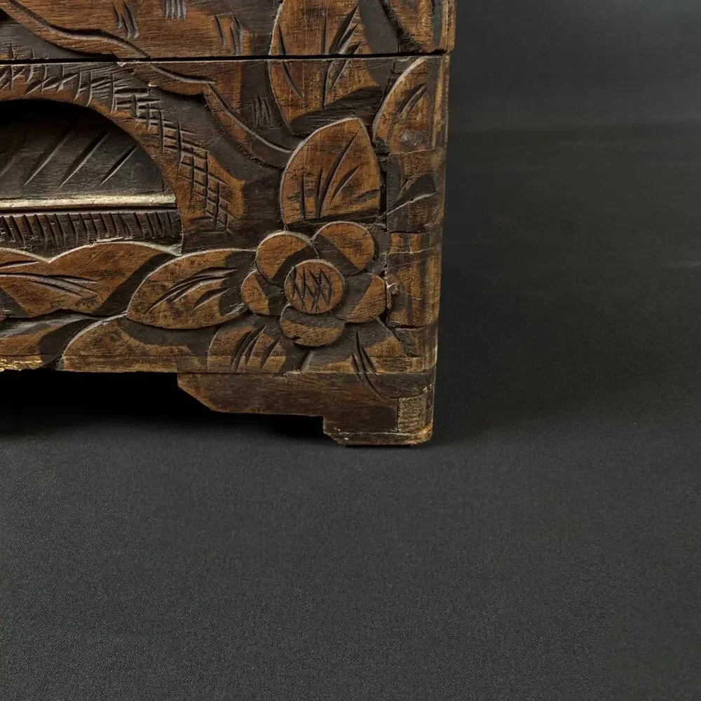Hand CARVED CHINESE CAMPHORWOOD wood CHEST Jewelry Box Antique